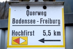 Wegweiser Querweg